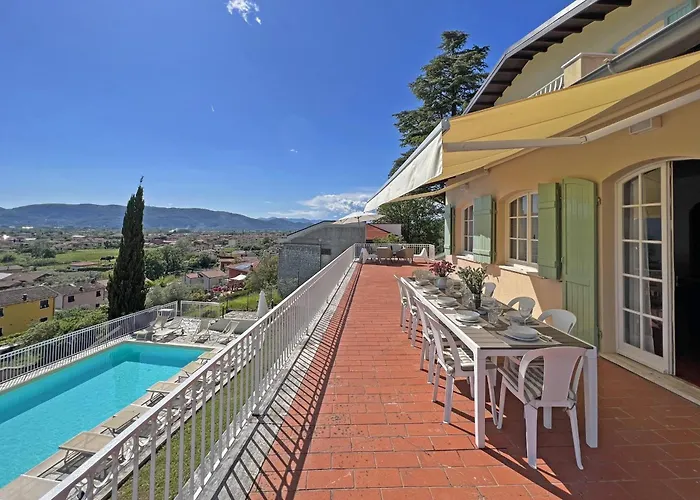 Villa Collina Del Sole 12 Pax By Villasretreats
